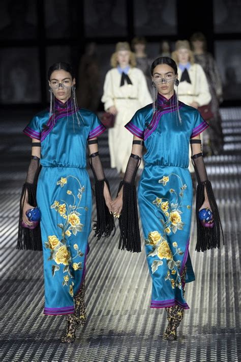 perchè gucci e versace costano tanti|Gucci e versace alla fashion week milano presentano la .